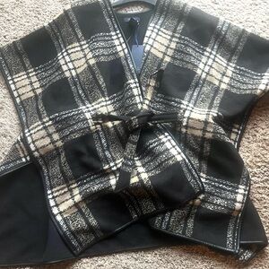 Rachel Roy NWT black and white Wrap Poncho size Large